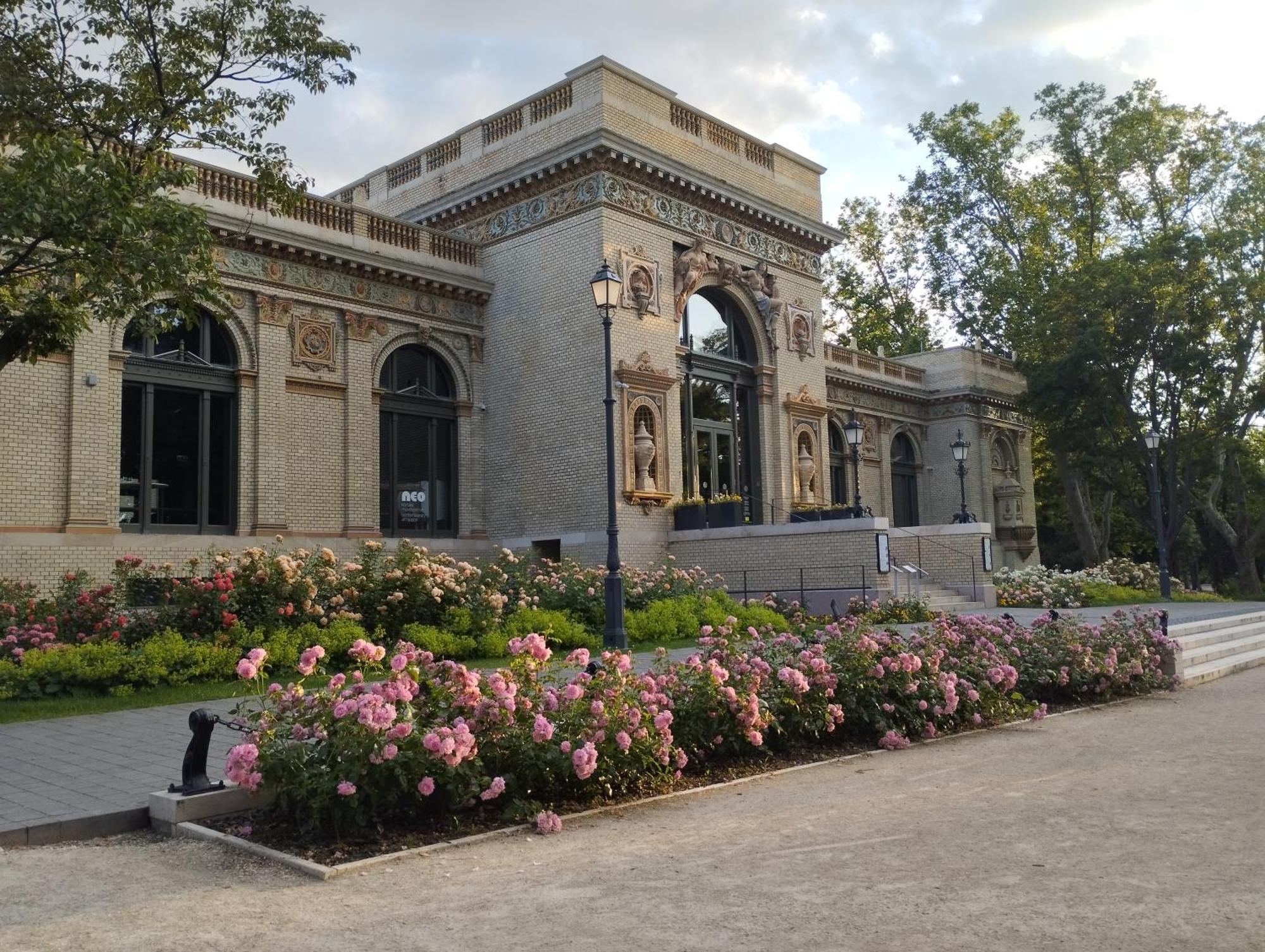 Free Parking Garage! Downtown Apartment Close To New York Cafe Budapest Exterior photo