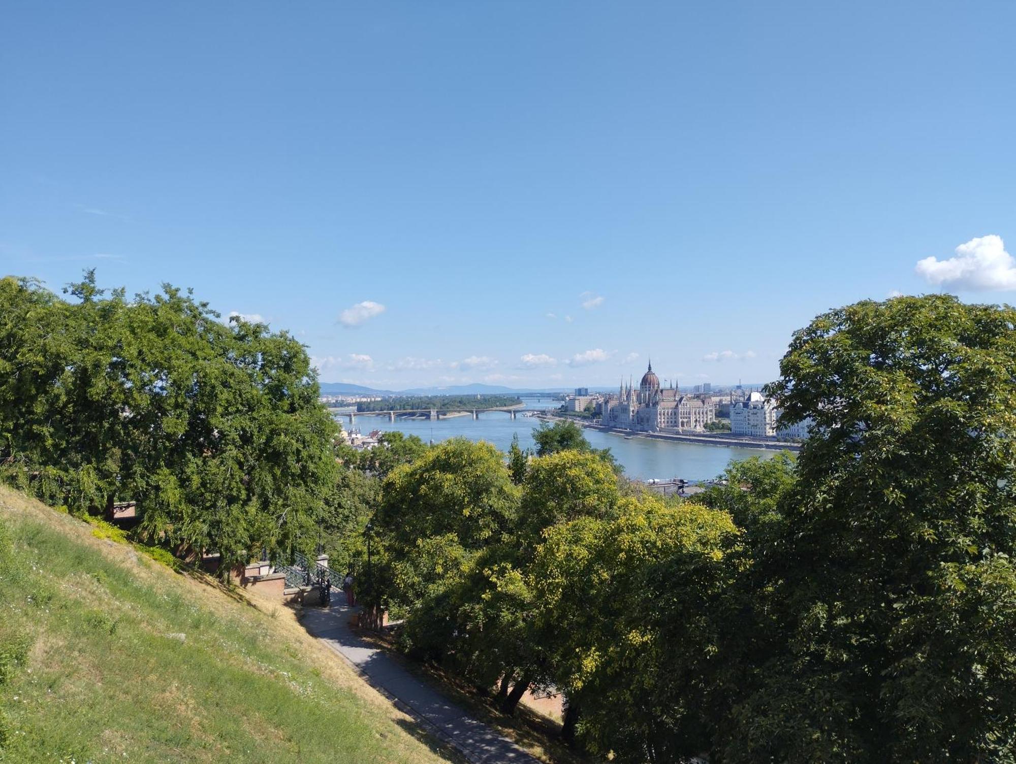 Free Parking Garage! Downtown Apartment Close To New York Cafe Budapest Exterior photo