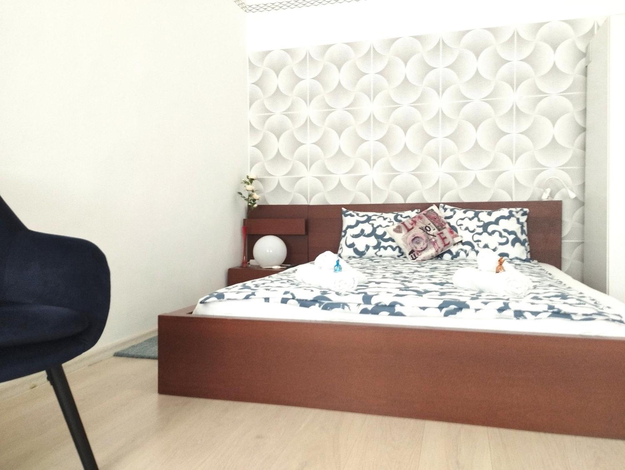 Free Parking Garage! Downtown Apartment Close To New York Cafe Budapest Exterior photo