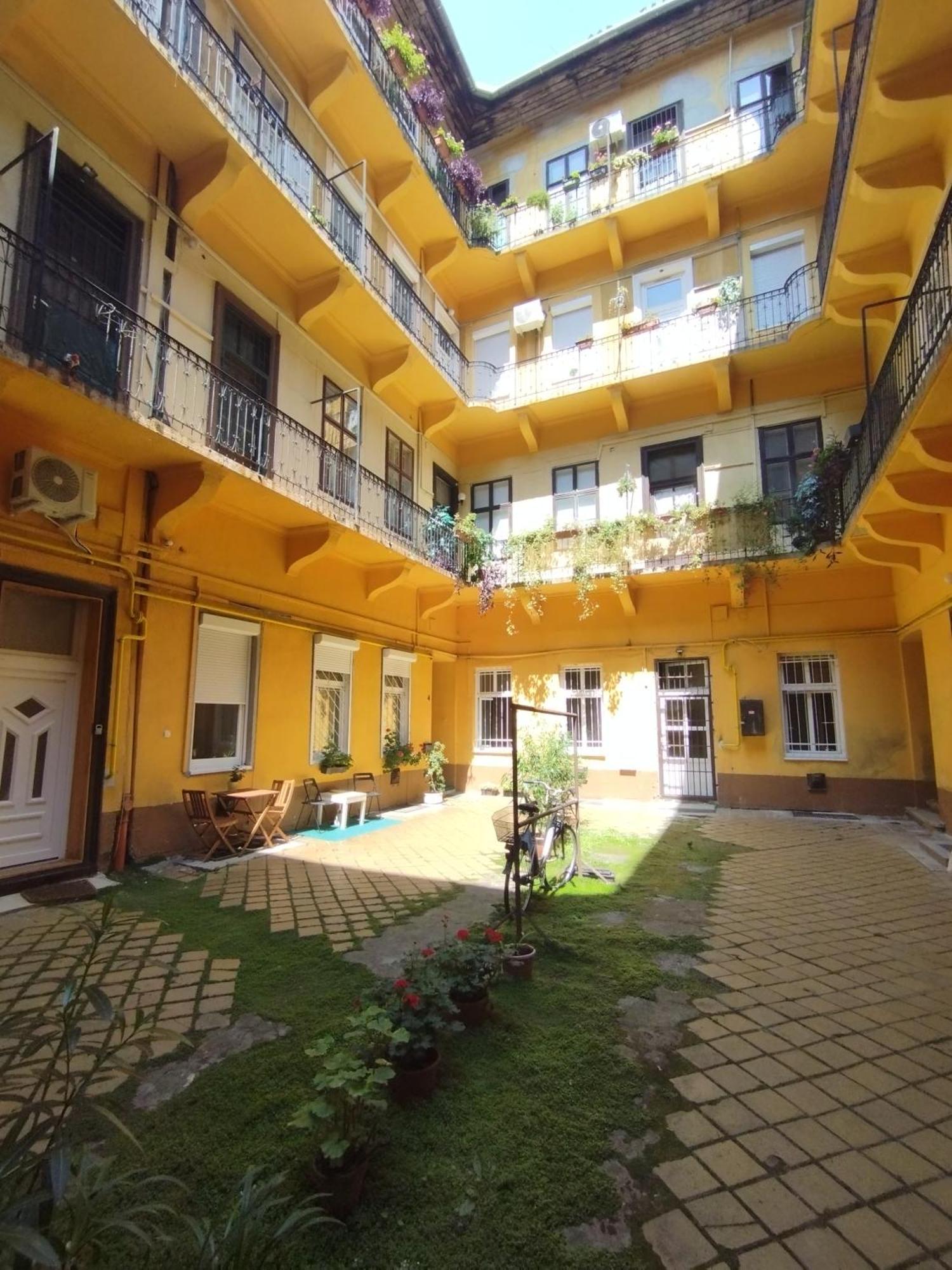 Free Parking Garage! Downtown Apartment Close To New York Cafe Budapest Exterior photo